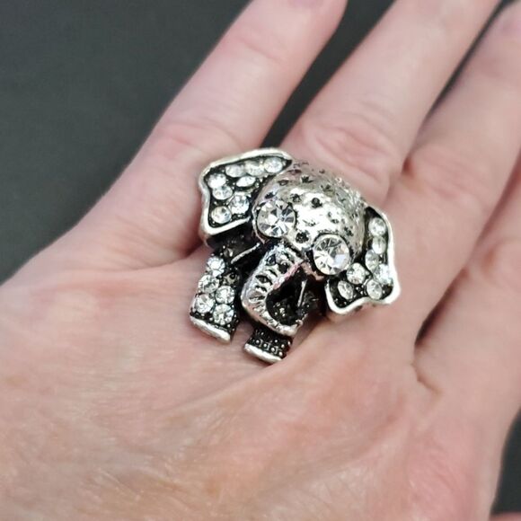 Silver tone elephant ring - Picture 3 of 9